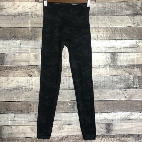 Spanx Look At Me Now Seamless Leggings Black And Grey Camo Size Small - Picture 1 of 8